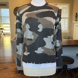 Fate Camo Sweater Women’s Size Small Distressed Crew Neck Pullover Green Gray